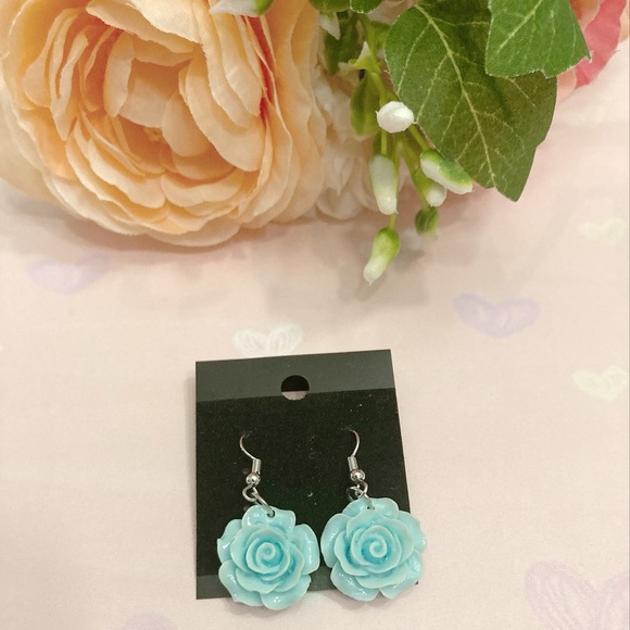 Jewelry - Adorable Blue floral earrings plastic